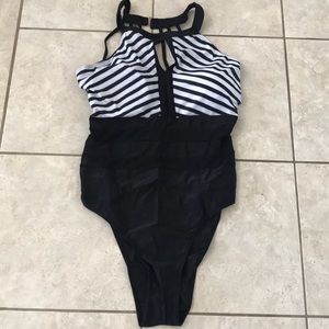 One-Piece Swimsuit Size 5X Black White NEW